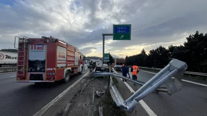 TEM’de bariyere çarpan otomobilin sürücüsü yaralandı