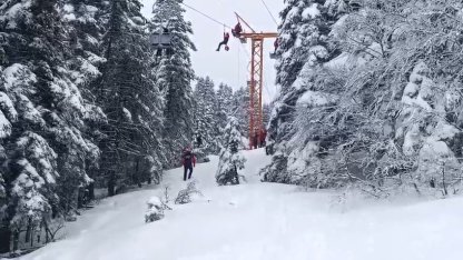Uludağ'da telesiyejde mahsur kalan 51 kişi, 3 saat sonra kurtarıldı- Yeniden