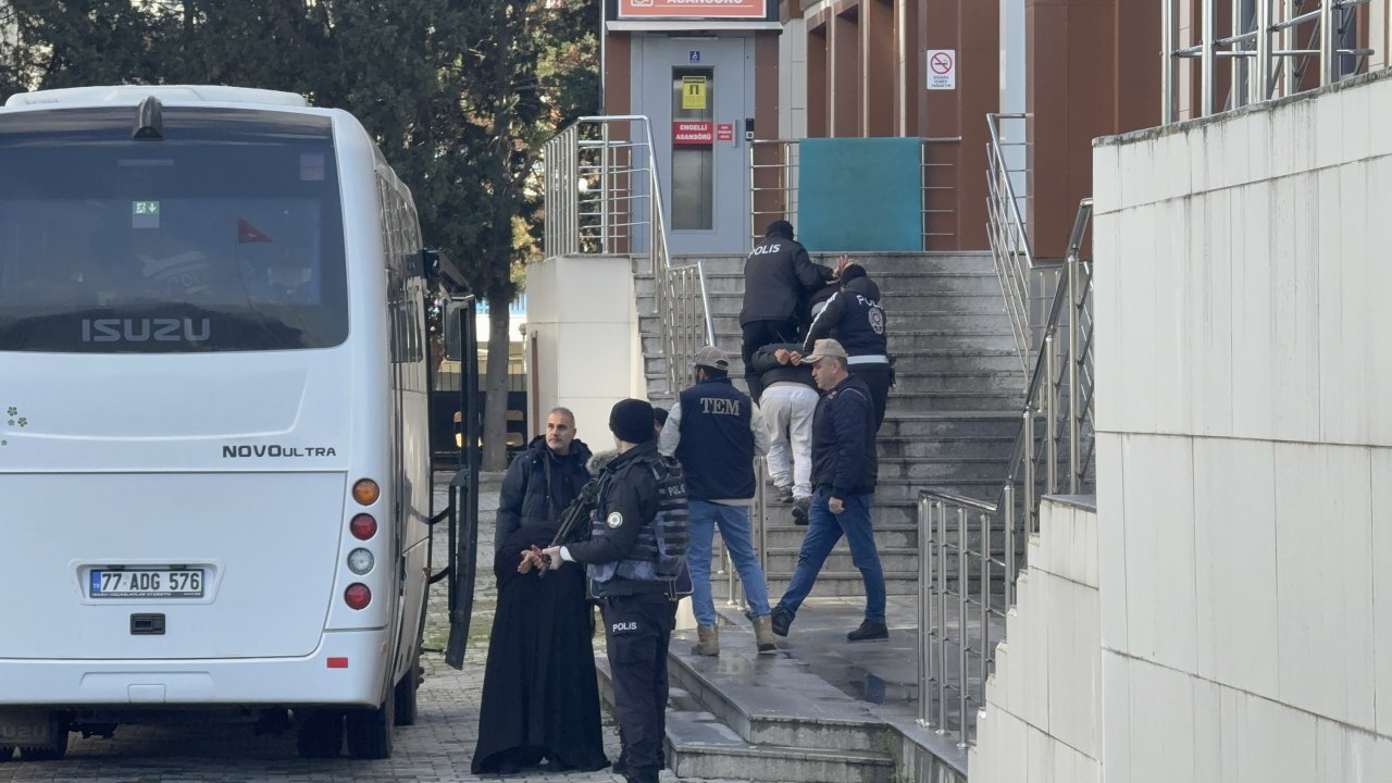 Yalova'da DEAŞ operasyonunda yakalanan 25 şüpheli adliyeye sevk edildi