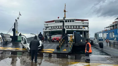 Yalova'da fırtına; çatılar uçtu, tersanede vinç devrildi/ Ek fotoğraflar