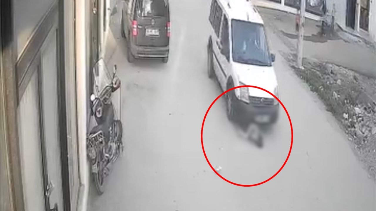 Yola fırlayan 2 yaşındaki çocuğa hafif ticari araç çarptı