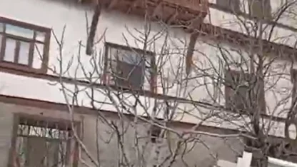 2 katlı kerpiç ev alev alev yandı