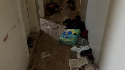 8 aydır kirasını ödemedikleri daireyi 'çöp eve' çevirdiler