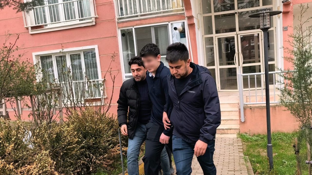 Ablasını bıçakla rehin alan 17 yaşındaki şüpheli gözaltında
