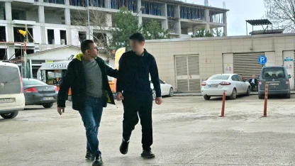 Ablasını bıçakla rehin alan 17 yaşındaki şüpheliye adli kontrol