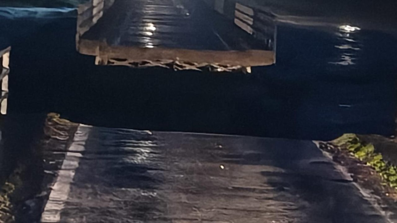 Balıkesir’de yağış nedeniyle köprü çöktü