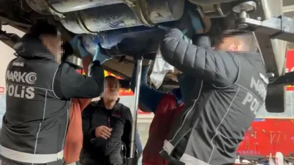 Bulgaristan plakalı otomobilde 24,5 kilo skunk ele geçirildi