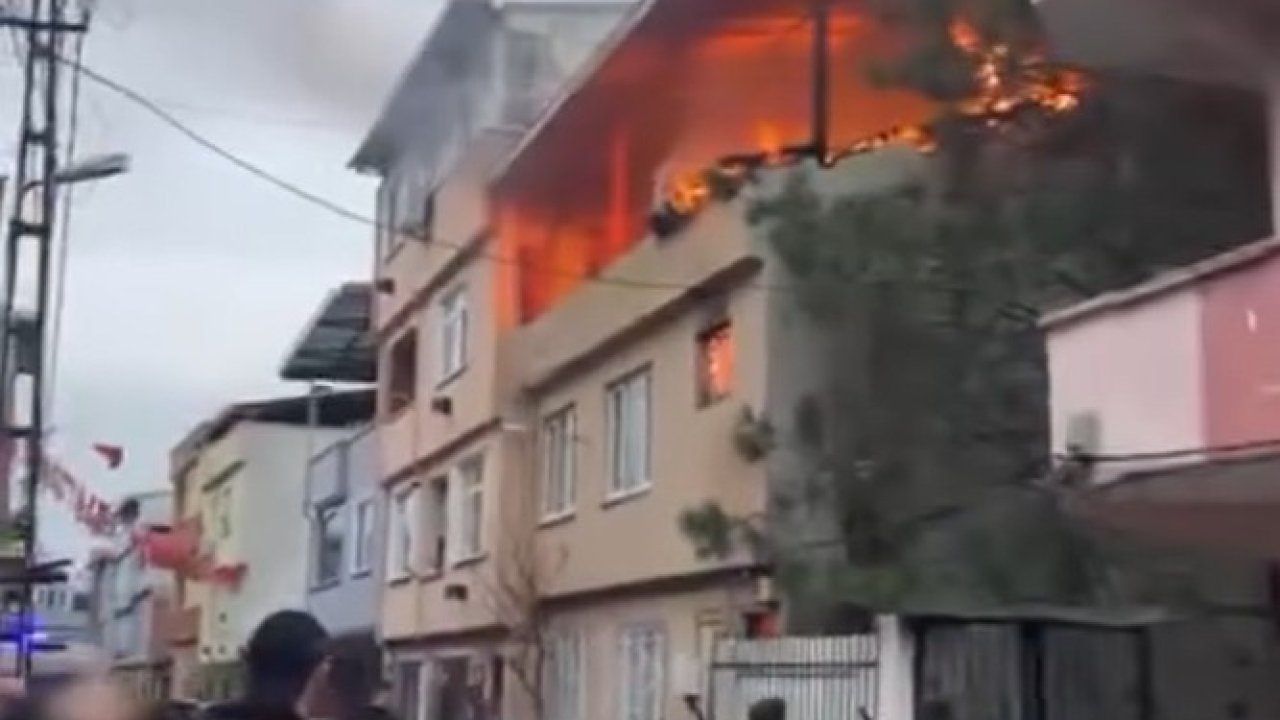 Bursa’da 3 katlı binanın çatı katında çıkan yangın söndürüldü