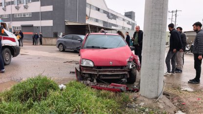 Bursa’da iki otomobil çarpıştı; 1 yaralı