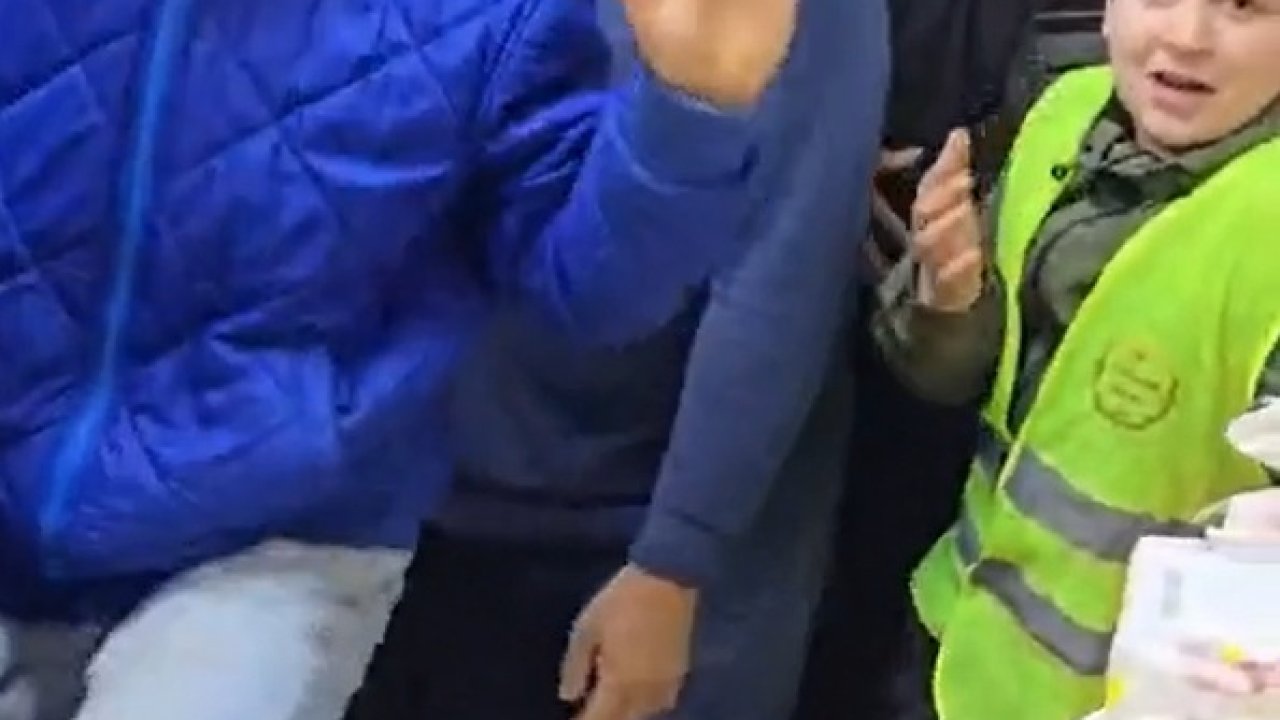 Bursa’da mağaza açılışında izdiham