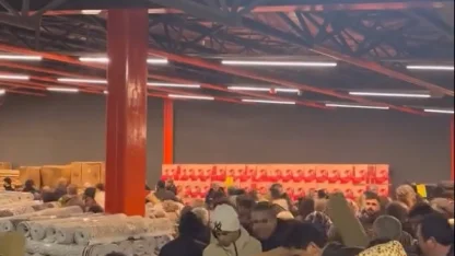 Bursa’da mağaza açılışında izdiham