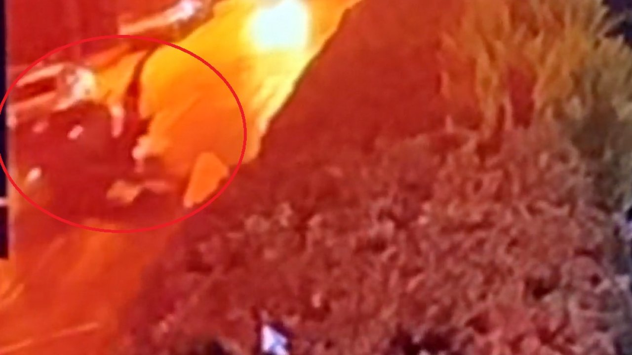 Bursa'da motosiklet ile otomobilin çarpıştığı kaza kamerada; 2 yaralı