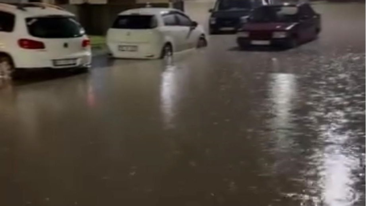 Bursa'da sağanak hayatı olumsuz etkiledi; bazı alt geçitler suyla doldu