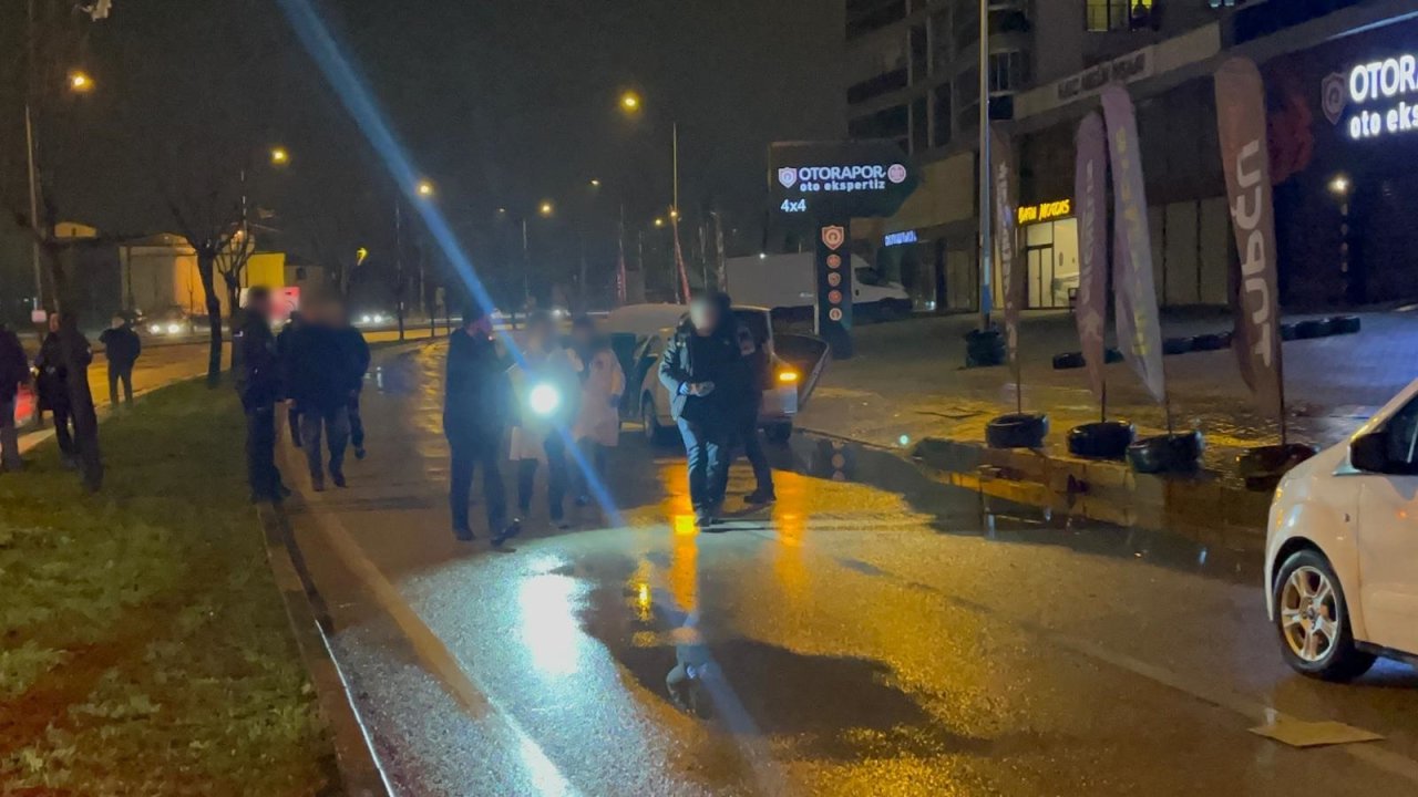 Bursa'da takip sonucu yakalanan otomobilde el bombası ve silah ele geçirildi