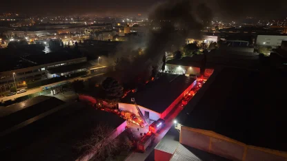 Bursa'da tekstil fabrikasının deposunda yangın