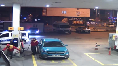 Çalıntı kamyonetle yakıt alırken polis geldi, kaçarken pompayı kopardı