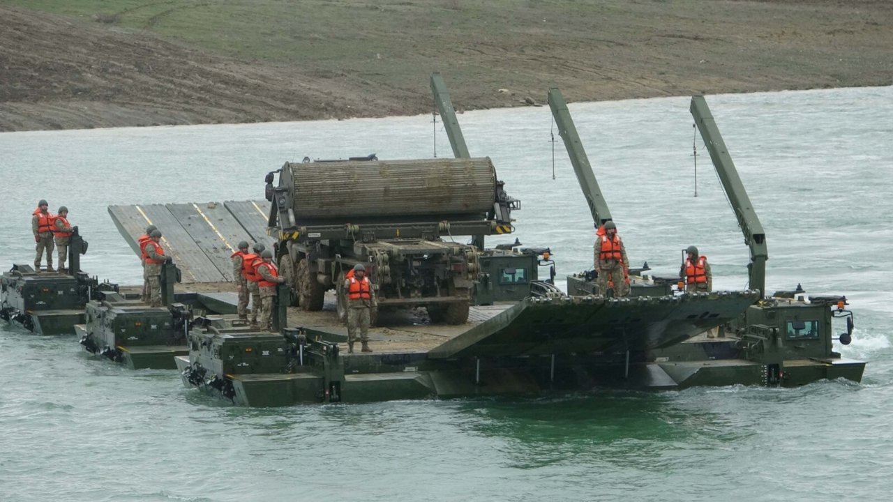 Çanakkale'de 'Durgun Sulardan Geçiş Eğitimi' gerçekleştirildi