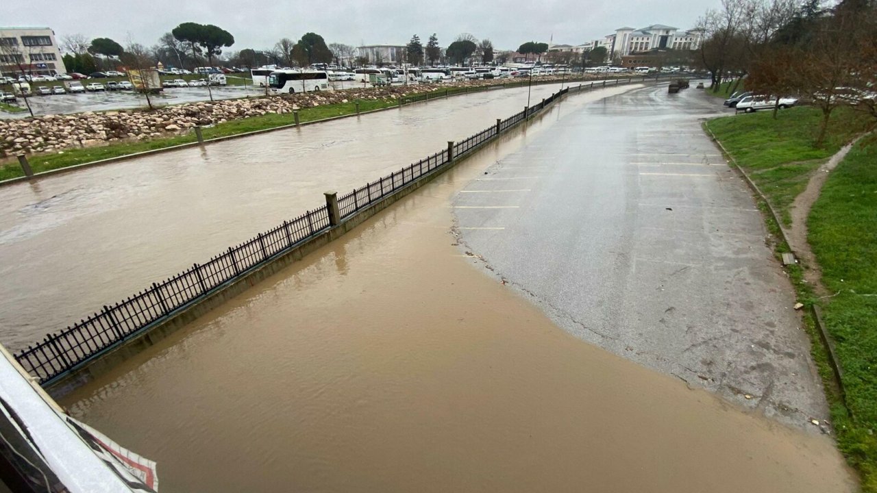 Çanakkale'de Kepez Çayı yine taştı