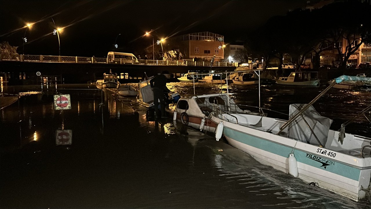 Çanakkale’de sağanak: Kepez Çayı ve Sarıçay taştı