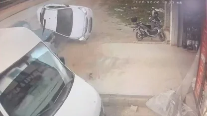 Çocuk sürücünün kullandığı otomobil, 3 araca çarpıp takla attı: 8 yaralı; kaza anı kamerada