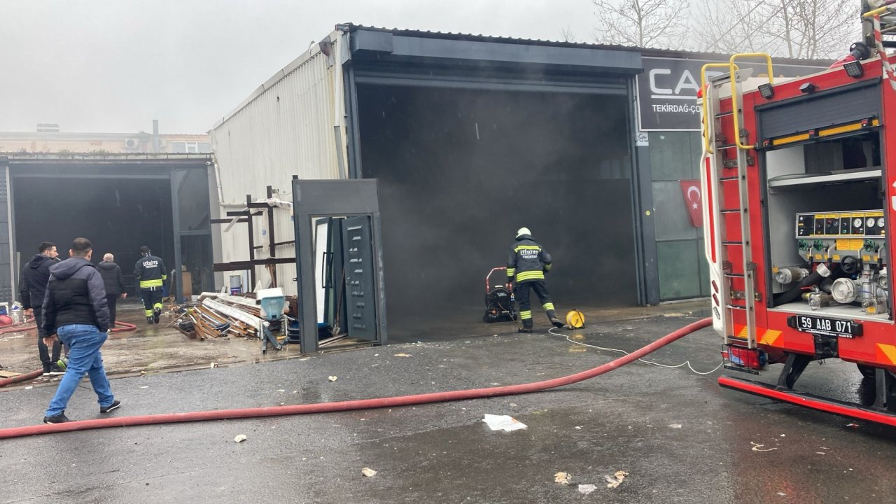 Çorlu'da işyeri, çıkan yangında hasar gördü