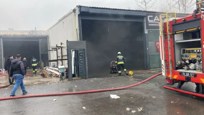 Çorlu'da işyeri, çıkan yangında hasar gördü