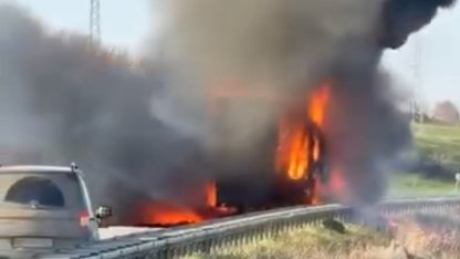 Edirne’de domates yüklü TIR alev alev yandı; o anlar kamerada
