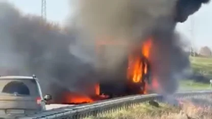 Edirne’de domates yüklü TIR alev alev yandı; o anlar kamerada
