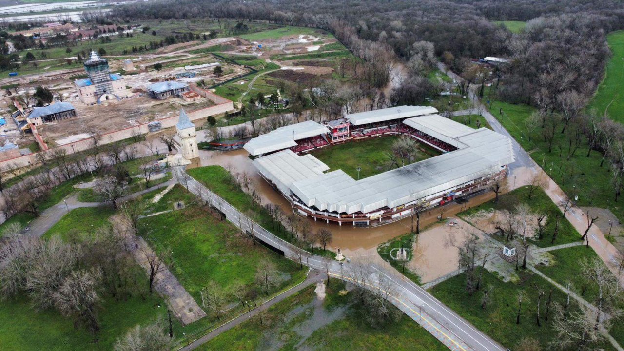Edirne'de nehirlerin debisi arttı, 'turuncu alarm' verildi; Sarayiçi'ni su bastı/Ek fotoğraflar