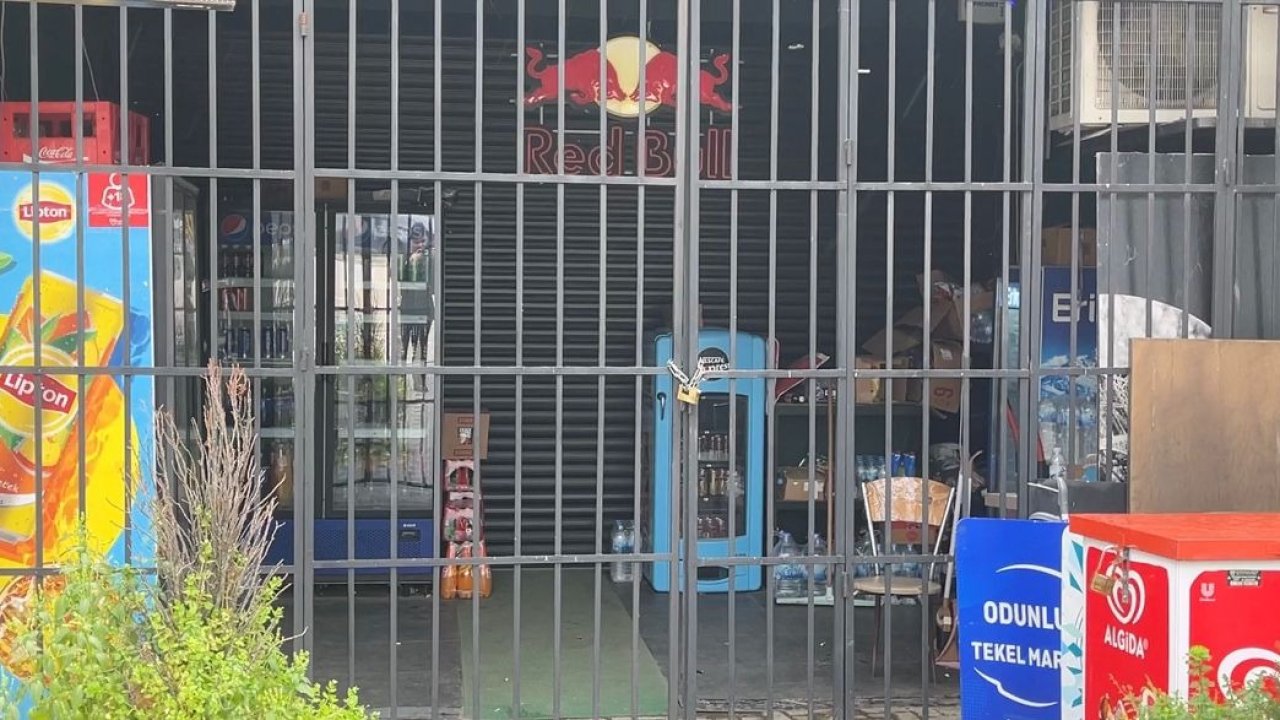 Eksik para üstü verdiğini iddia ettiği market sahibine, su kolisi ve sandalye fırlattı