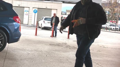 Elini metal profile kaptıran işçinin iki parmağı koptu