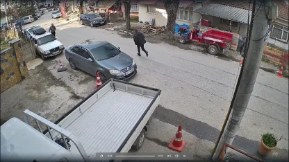 Emekli polisin, eşini ve emlakçıyı öldürdükten sonra kaçtığı anların görüntüleri ortaya çıktı
