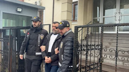 Eşini ve ilişkisi olduğunu iddia ettiği emlakçıyı öldüren emekli polis adliyede