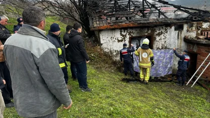 Evlerinde yangın çıkan çift öldü