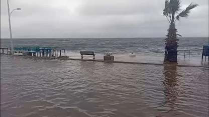 Gemlikt'e deniz ile kara birleşti