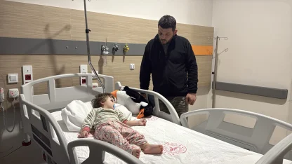 Gürültü tartışmasında komşusu tarafından, kucağındaki 14 aylık bebeğiyle darbedildi