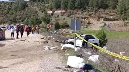 Hafriyat kamyonuyla çarpışan otomobilin sürücüsü yaralandı, eşi öldü