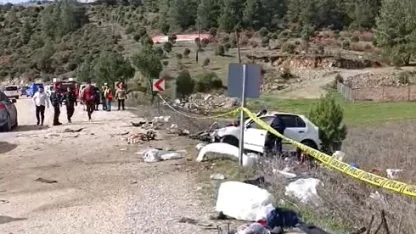 Hafriyat kamyonuyla çarpışan otomobilin sürücüsü yaralandı, eşi öldü