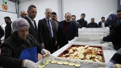 İnegöl’de meyve kurusu ile tarımın geleceği inşa ediliyor