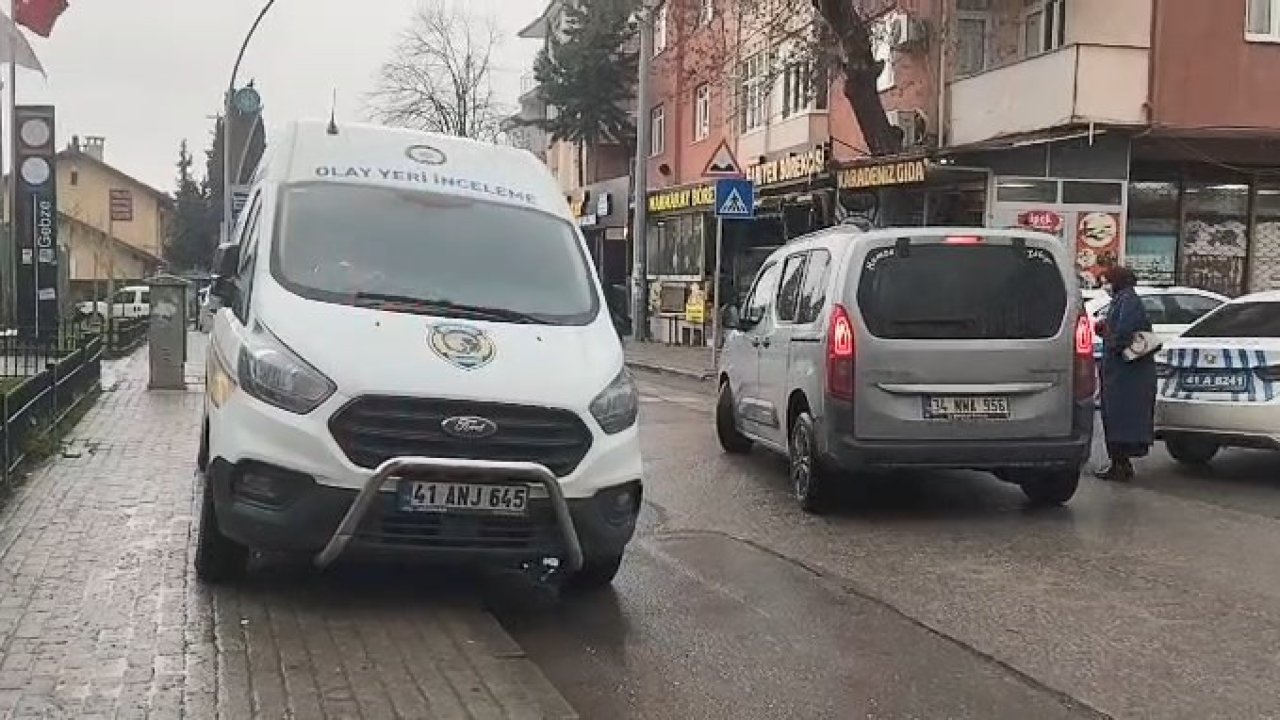 İstasyonda boşanma aşamasındaki eşini başından vurarak öldürdü