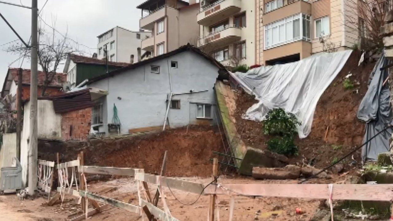 İstinat duvarı çöktü binada hasar oluştu