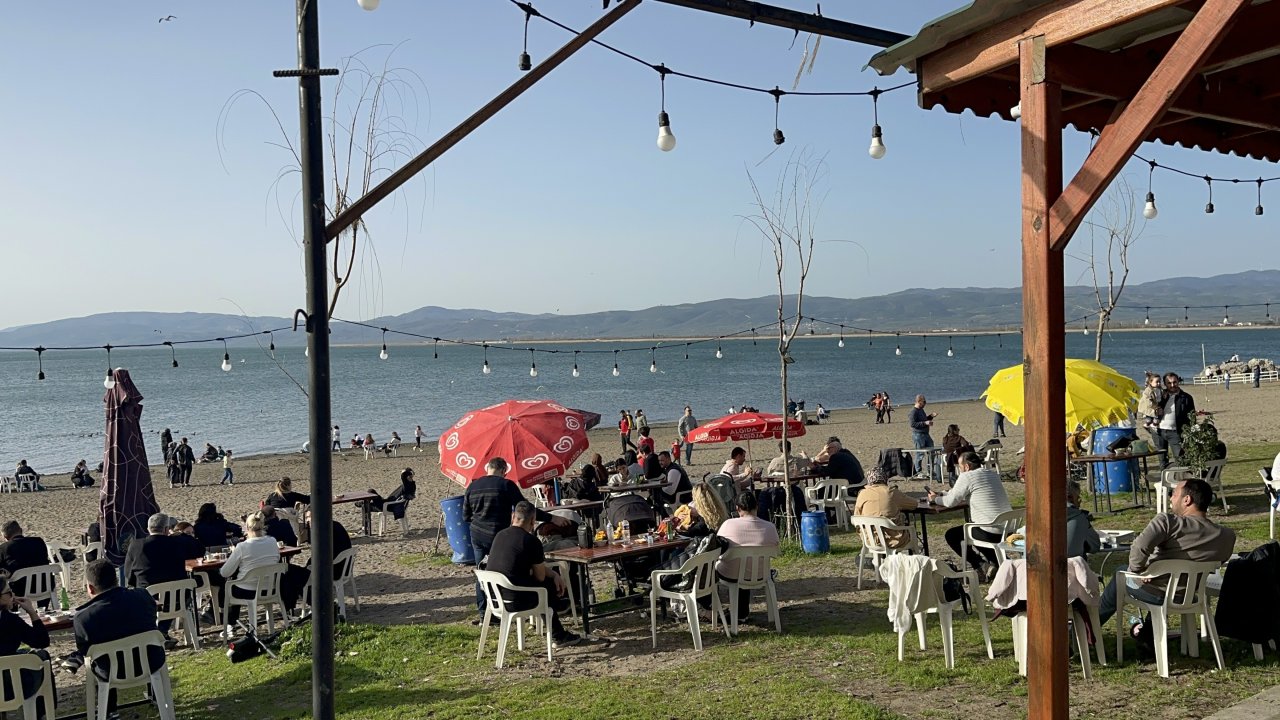 İznik'te hafta sonu yoğunluğu esnafın yüzünü güldürdü