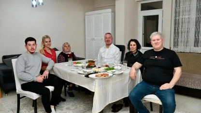 Karacabey Belediye Başkanı iftara konuk oldu