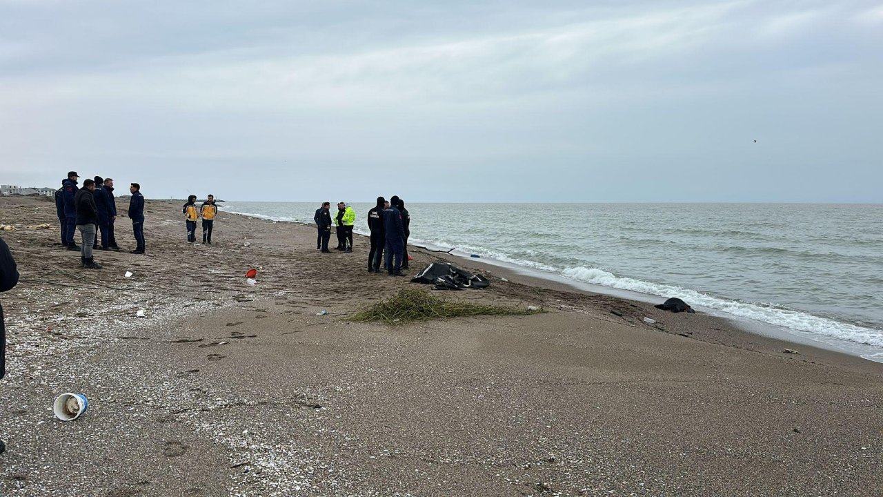 Karasu sahilinde erkek cesedi bulundu