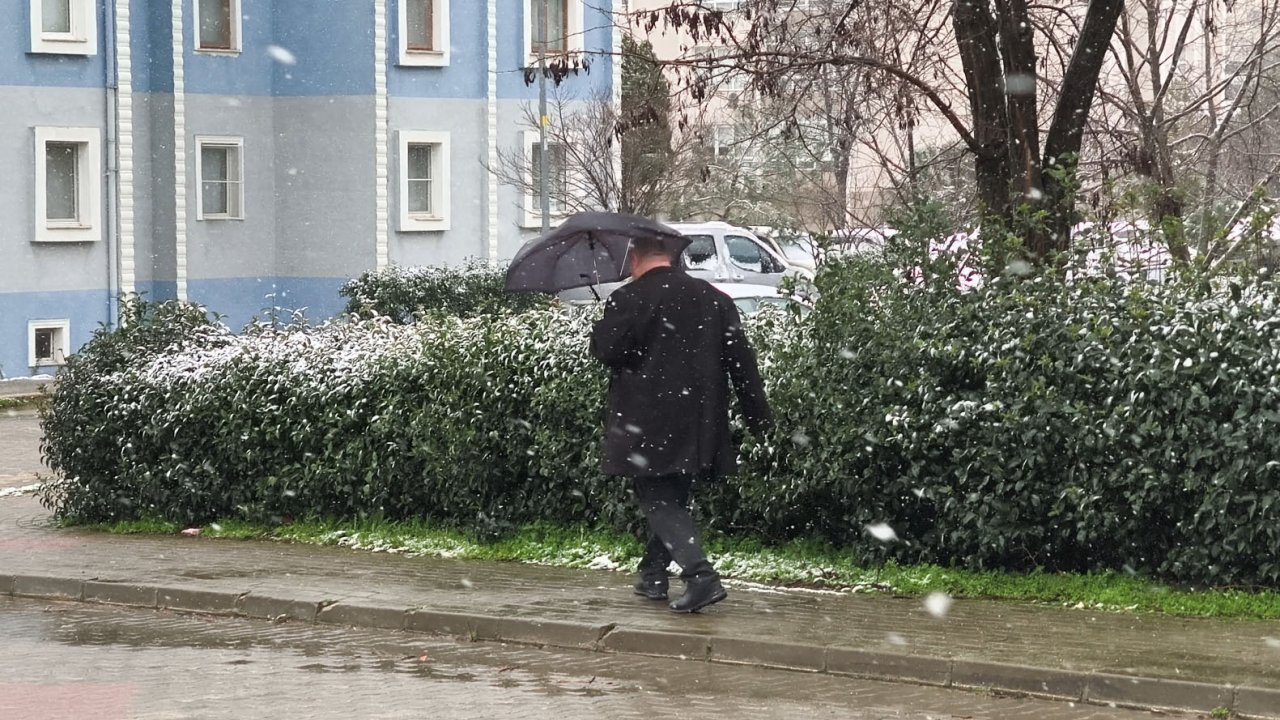 Keşan’da kar yağışı etkili oluyor