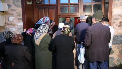 Osmangazi Belediyesi’nden ihtiyaç sahibi vatandaşlara çorba ve ekmek ikramı