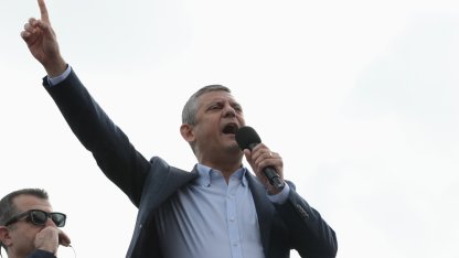 Özgür Özel: Siyasetçiyi başsavcı, sonra da o başsavcıyı tekrar siyasetçi yapmıştır