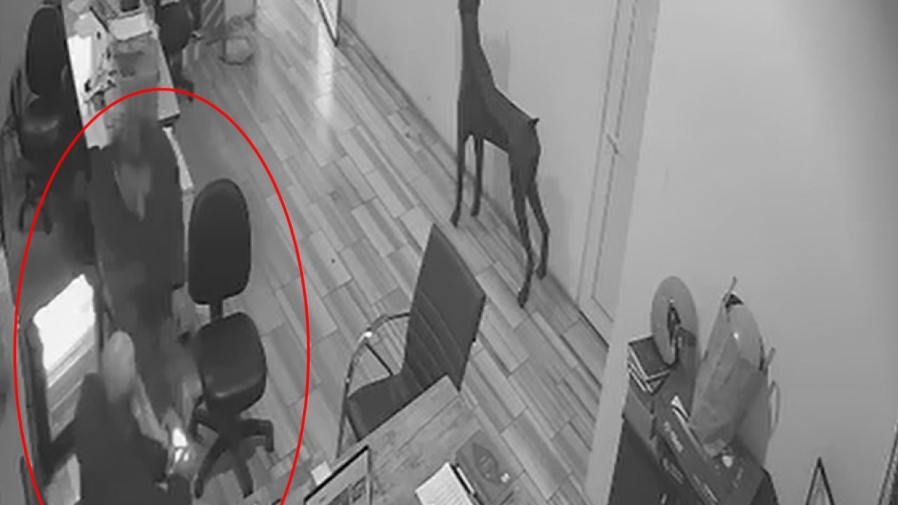 Şaka yapmak isterken arkadaşının kolonyalı ellerini yaktı: O anlar kamerada