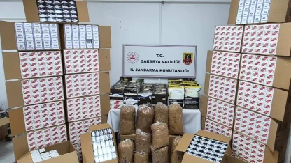 Sakarya'da jandarmadan kaçak tütün baskını: 4 gözaltı