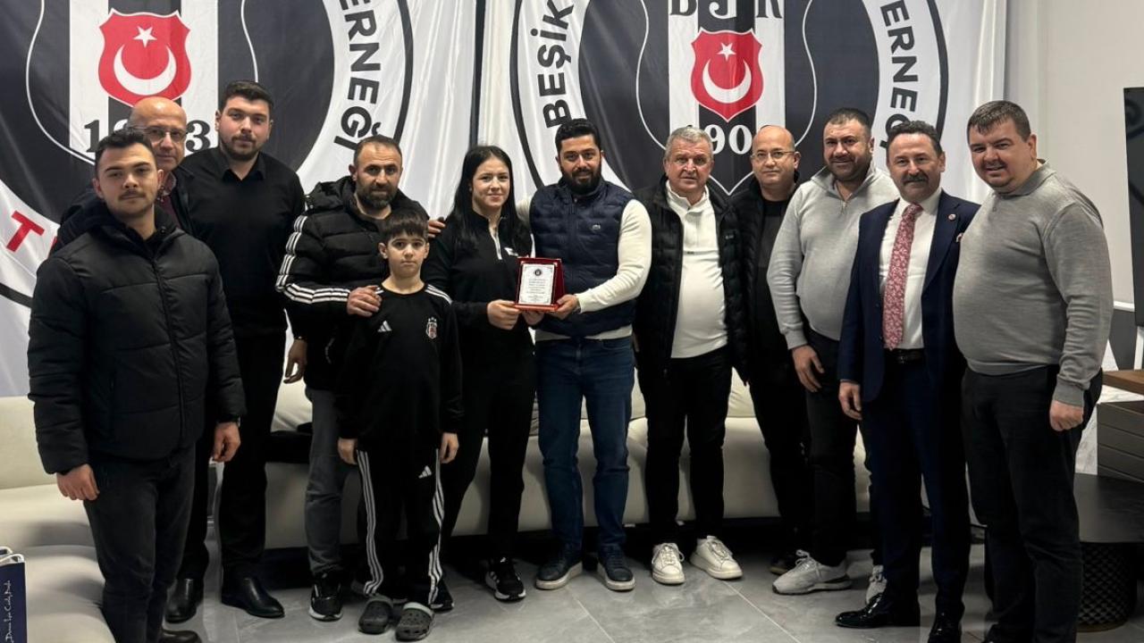 Şampiyon Güreşçiye Anlamlı Ödül